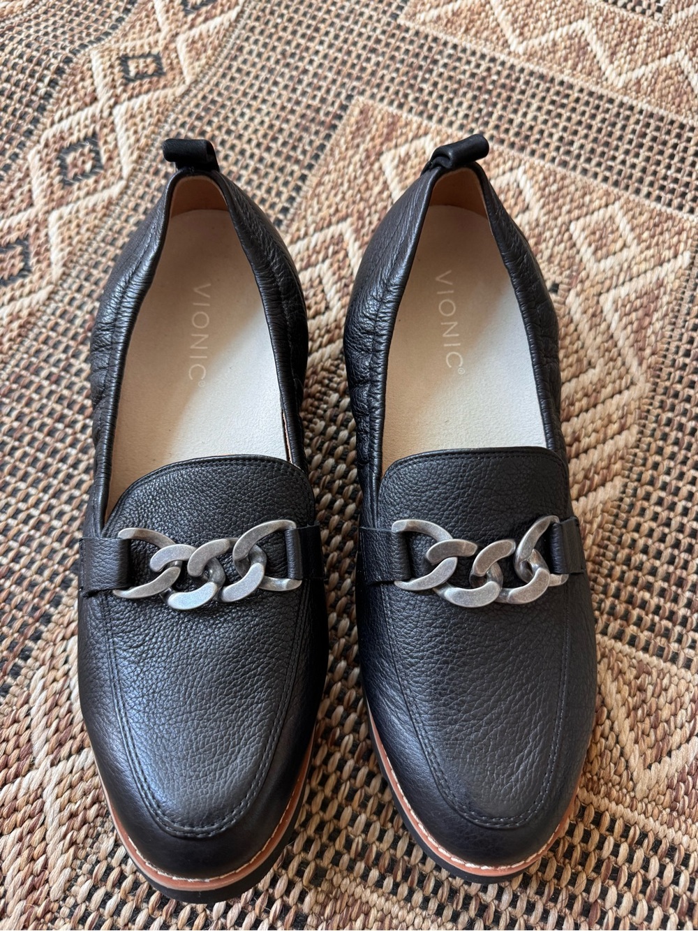 VIONIC Cynthia Black Leather Chain Slip On Loafers Size 8.5 - Picture 2 of 6